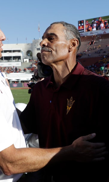 USC’s Helton fires OL coach, takes over play-calling duties